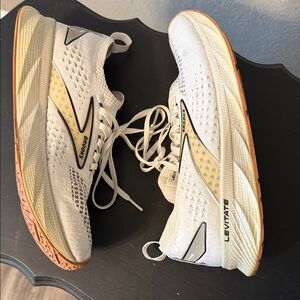 Brooks Levitate Women’s Running Shoes Size 9.5